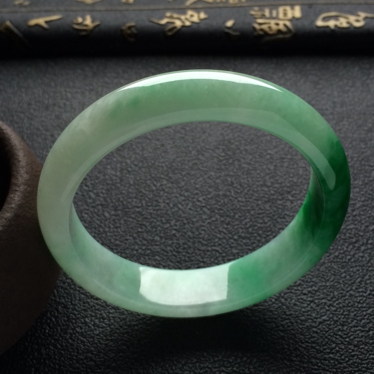 （超值推荐）糯冰种飘阳绿手镯（57.5mm）