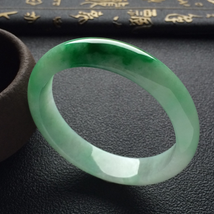 （超值推荐）糯冰种飘阳绿手镯（57.5mm）