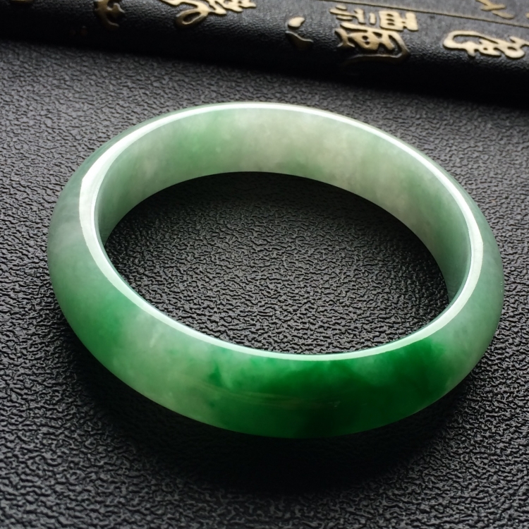 （超值推荐）糯冰种飘阳绿手镯（57.5mm）