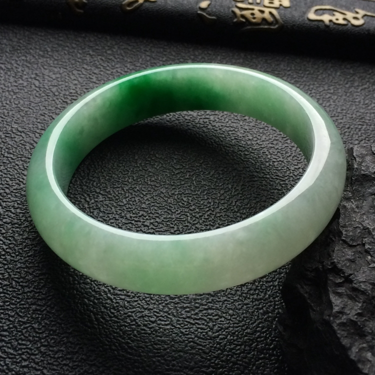 （超值推荐）糯冰种飘阳绿手镯（57.5mm）