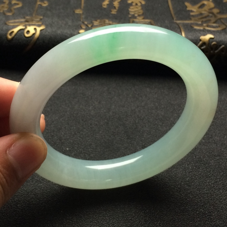 （超值推荐）糯冰种晴水圆条手镯（56.8mm）