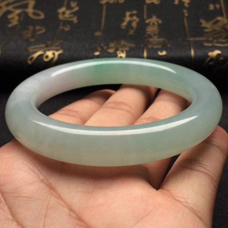 （超值推荐）糯冰种晴水圆条手镯（56.8mm）