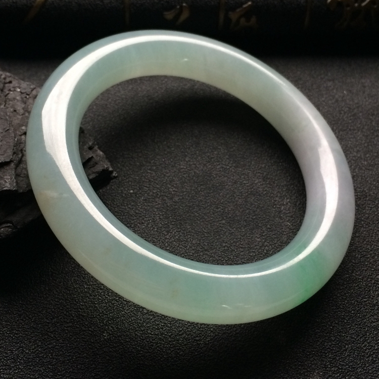 （超值推荐）糯冰种晴水圆条手镯（56.8mm）