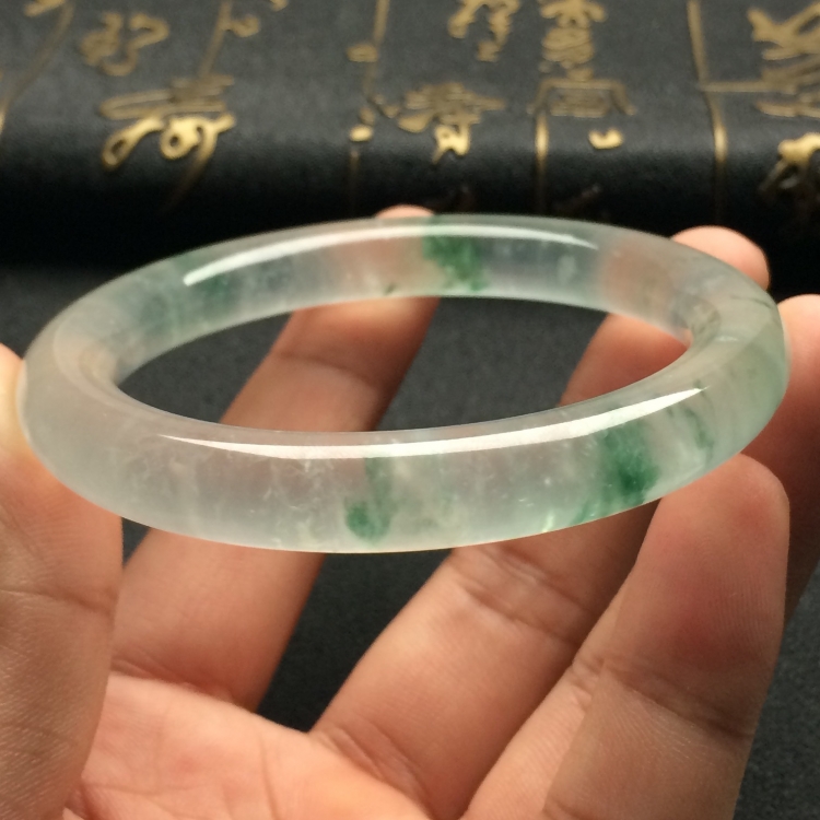 （超值推荐）冰玻种飘花圆条手镯（55.8mm）