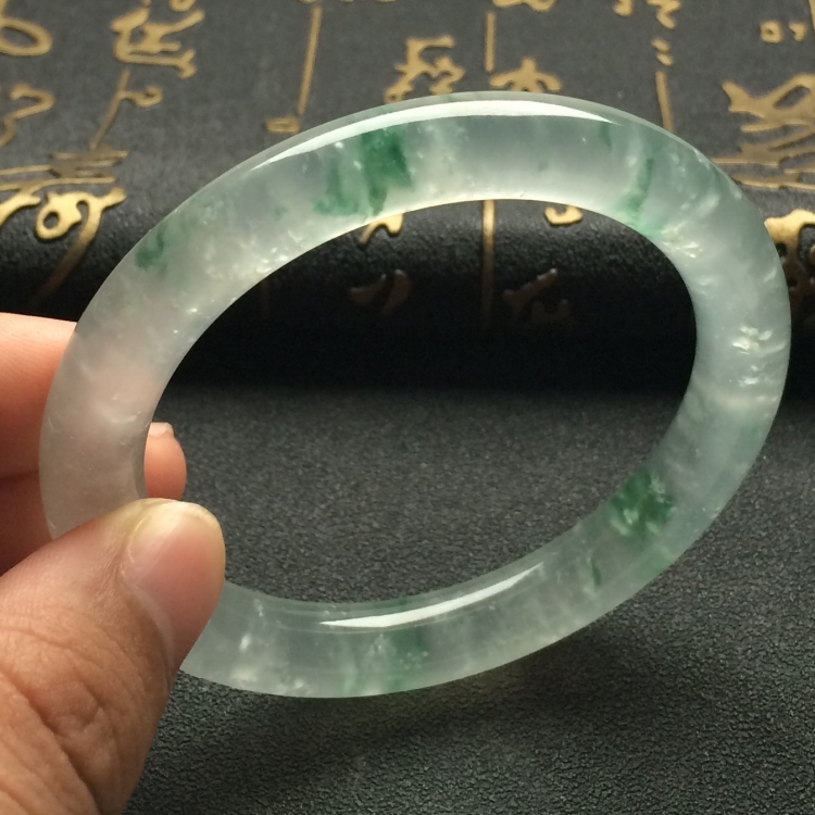 （超值推荐）冰玻种飘花圆条手镯（55.8mm）