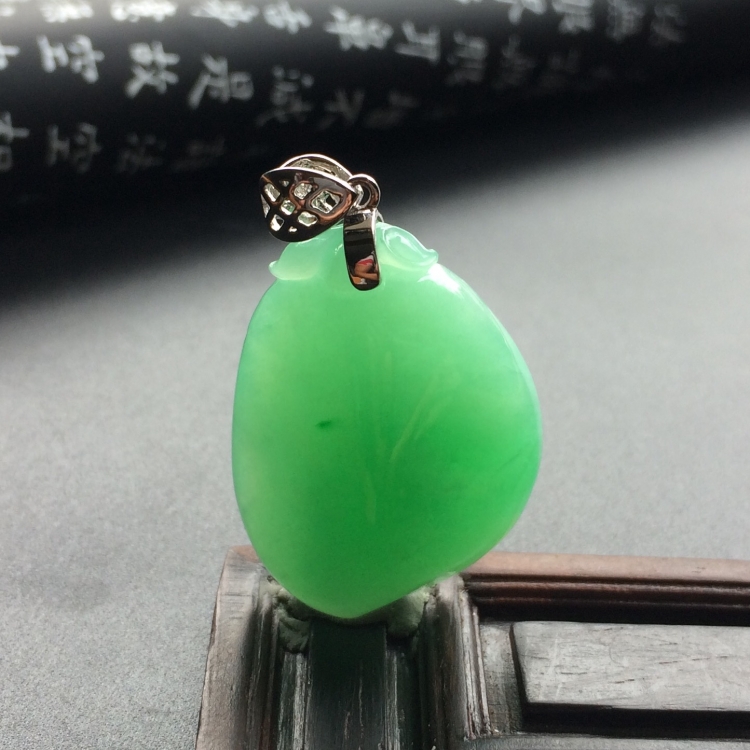 （超值推荐）糯冰种绿晴水福瓜挂件（金扣）