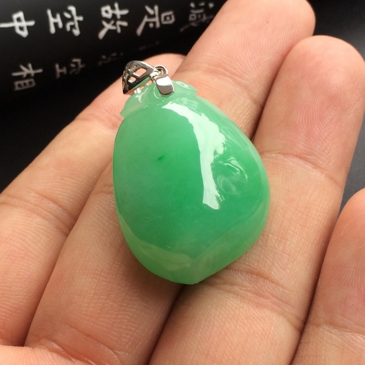 （超值推荐）糯冰种绿晴水福瓜挂件（金扣）