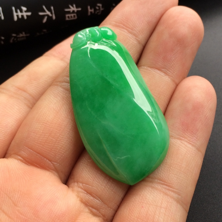 （超值推荐）糯冰种翠色福瓜挂件