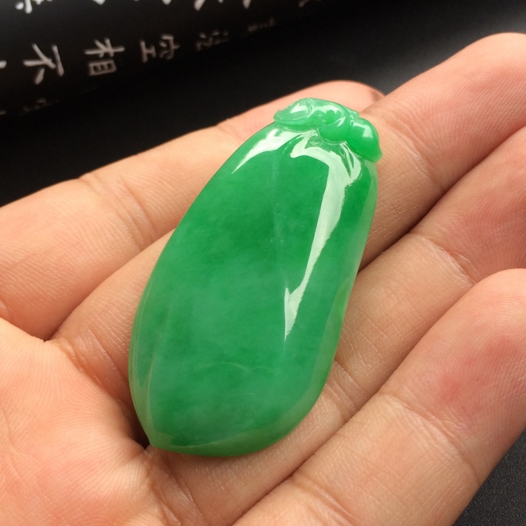 （超值推荐）糯冰种翠色福瓜挂件