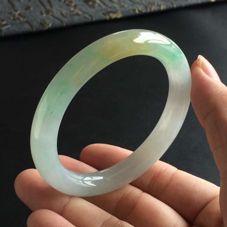 (超值推荐)糯冰种黄加绿圆条手镯(57mm)