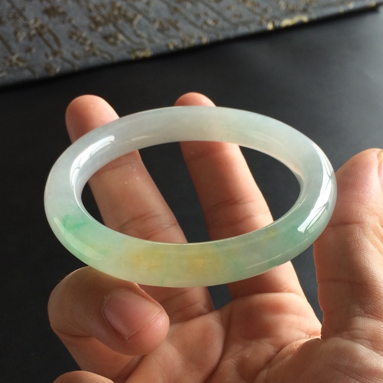 (超值推荐)糯冰种黄加绿圆条手镯(57mm)