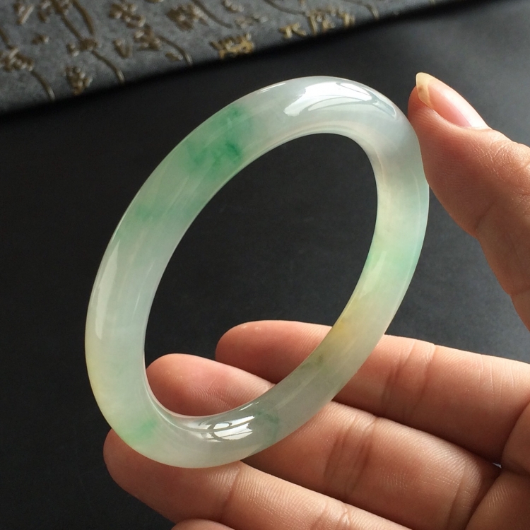 (超值推荐)糯冰种黄加绿圆条手镯(57.8mm)