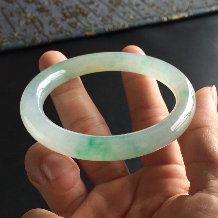 (超值推荐)糯冰种黄加绿圆条手镯(57.8mm)