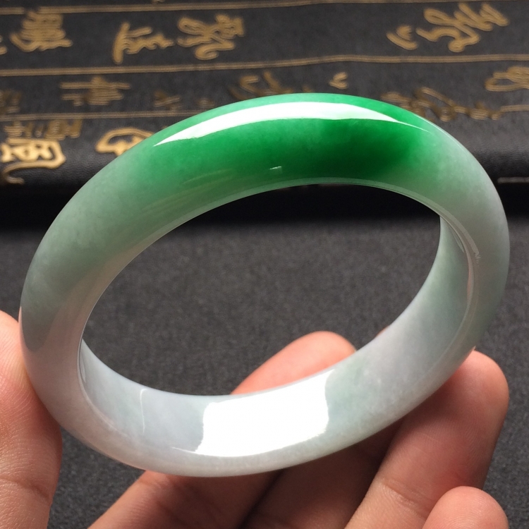 （超值推荐）糯冰种飘阳绿手镯（58mm）