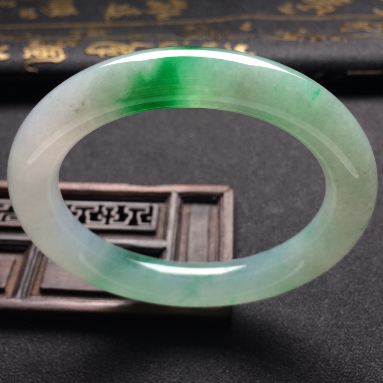 （超值推荐）糯冰种飘翠圆条手镯（56.2mm）