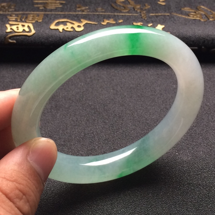（超值推荐）糯冰种飘翠圆条手镯（56.2mm）