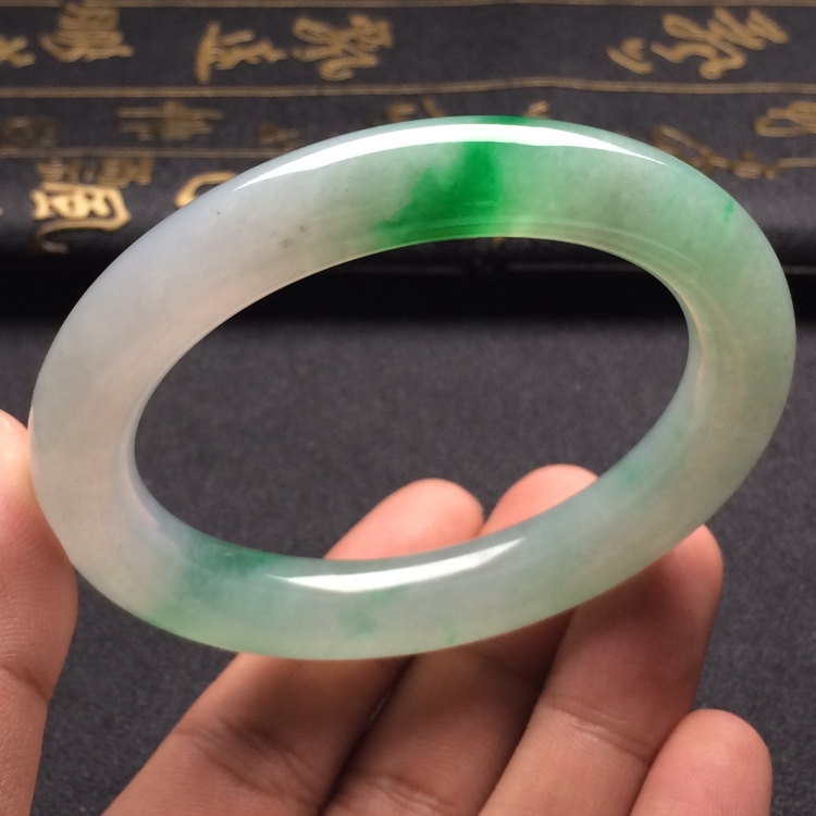 （超值推荐）糯冰种飘翠圆条手镯（56.2mm）