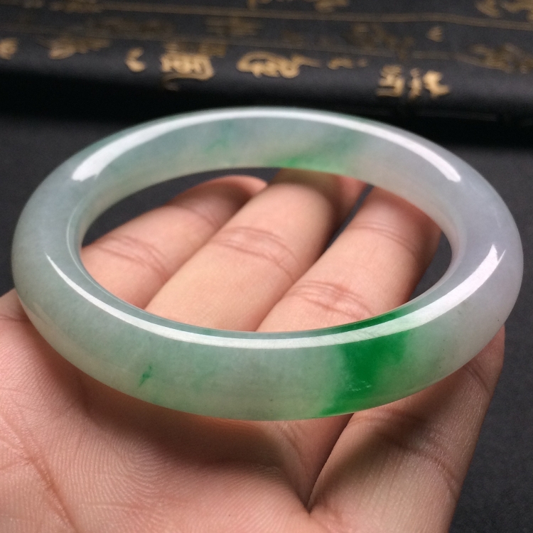 （超值推荐）糯冰种飘翠圆条手镯（56.2mm）