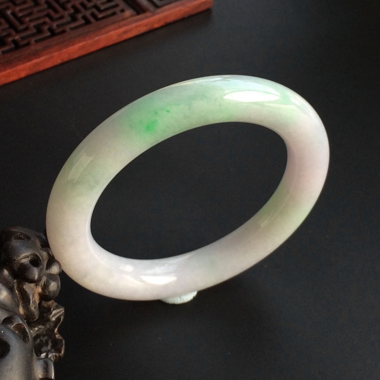 (超值推荐)糯冰种淡春带彩圆条手镯(53.5mm)