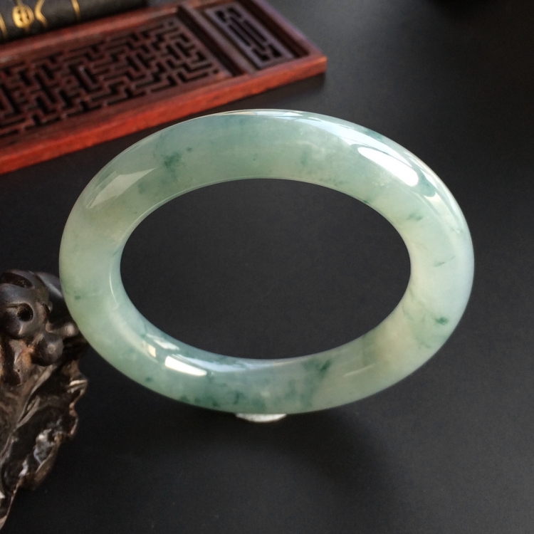 (超值推荐)糯冰种飘花圆条手镯(56.5mm)