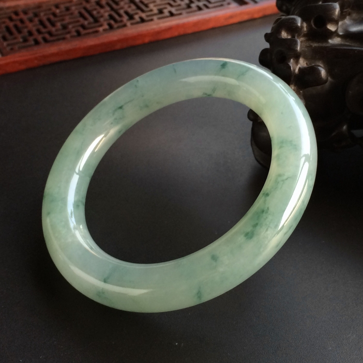 (超值推荐)糯冰种飘花圆条手镯(56.5mm)