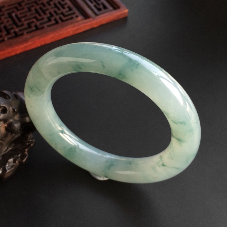 (超值推荐)糯冰种飘花圆条手镯(56.5mm)