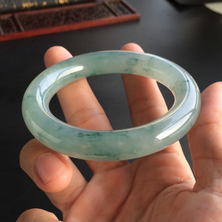 (超值推荐)糯冰种飘花圆条手镯(56.5mm)