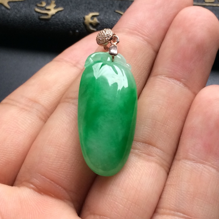 （超值推荐）糯冰种翠色福瓜挂件