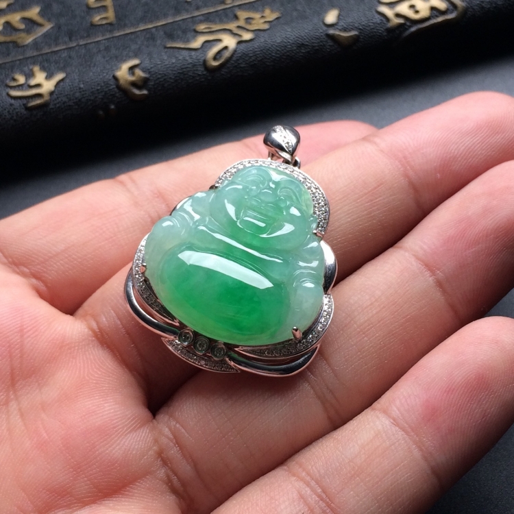 （超值推荐）镶白金钻石糯冰种飘翠玉佛胸坠