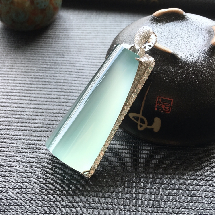 (超值推荐)冰种晴水镶白金钻石平安柱胸坠