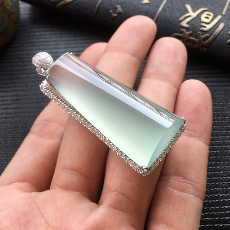 (超值推荐)冰种晴水镶白金钻石平安柱胸坠