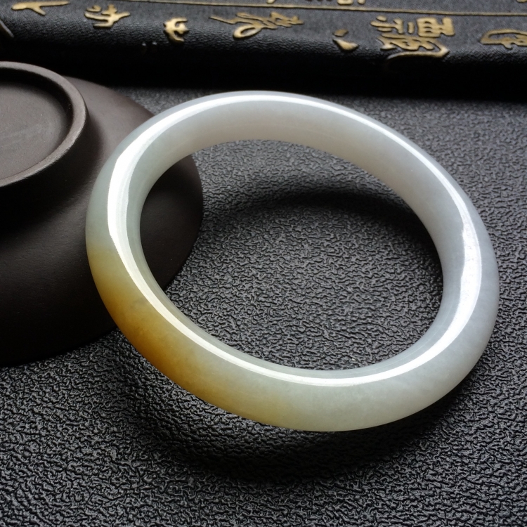 （超值推荐）糯冰种飘黄翡圆条手镯（56.3mm）