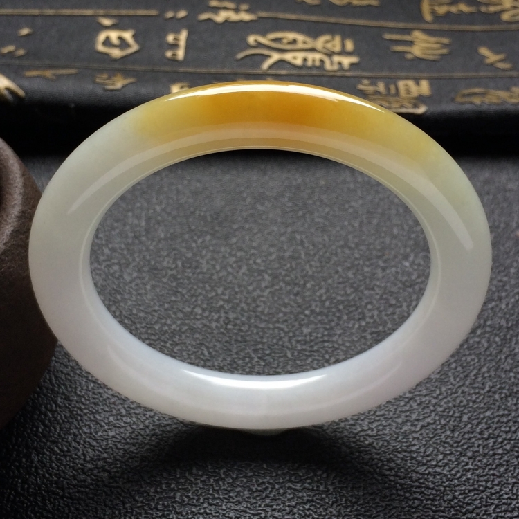 （超值推荐）糯冰种飘黄翡圆条手镯（56.3mm）