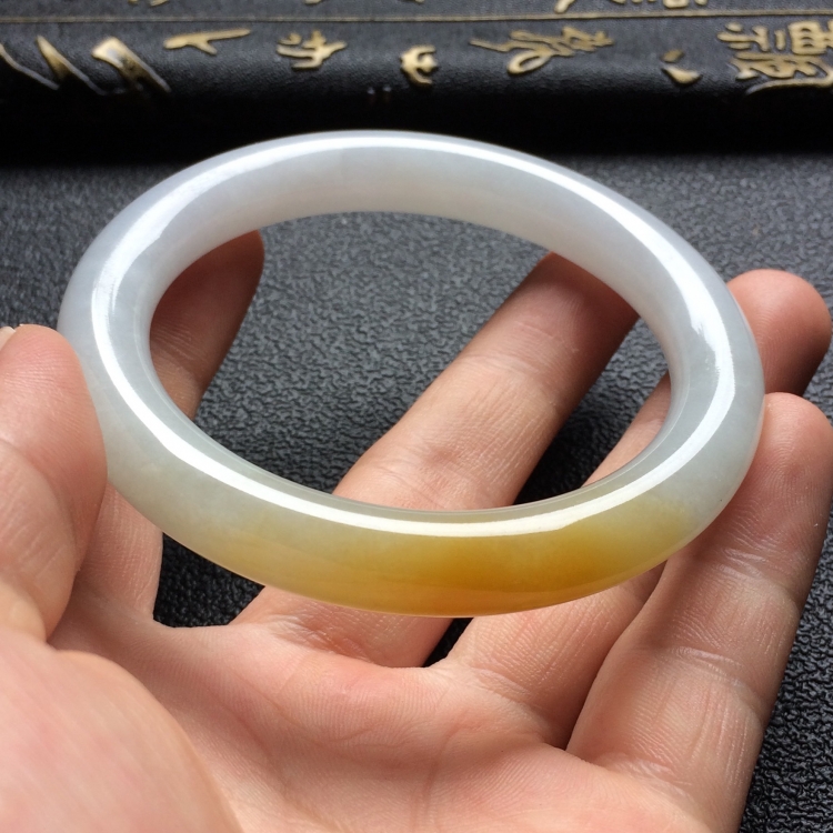 （超值推荐）糯冰种飘黄翡圆条手镯（56.3mm）