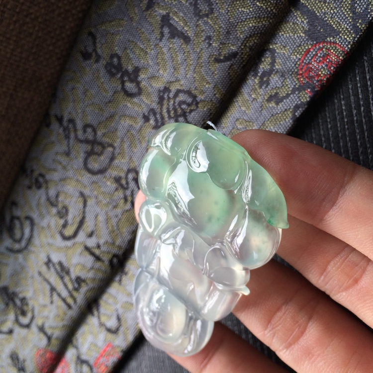 (超值推荐)冰种晴水略飘花观音挂件