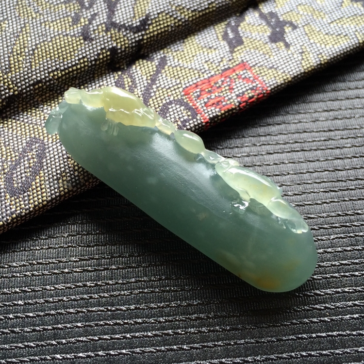(超值推荐)糯冰种蓝水略带黄翡福瓜挂件