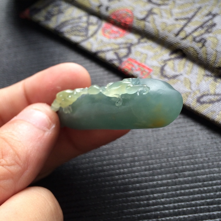 (超值推荐)糯冰种蓝水略带黄翡福瓜挂件