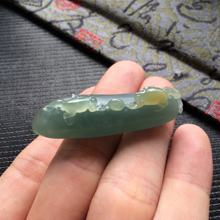 (超值推荐)糯冰种蓝水略带黄翡福瓜挂件