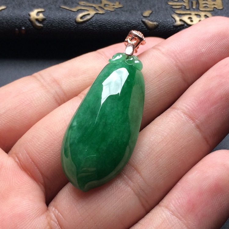 （超值推荐）糯冰种深绿福瓜挂件