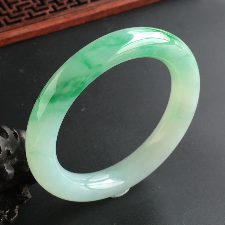(超值推荐)糯冰种飘翠圆条手镯(54.2mm)