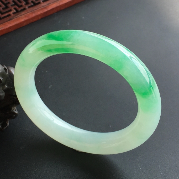 (超值推荐)糯冰种飘翠圆条手镯(54.2mm)