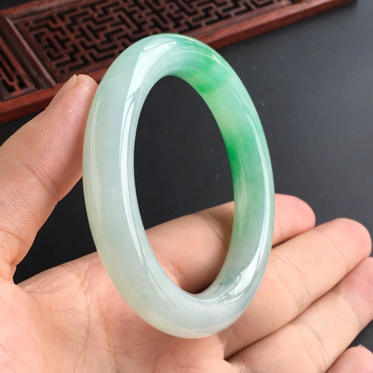 (超值推荐)糯冰种飘翠圆条手镯(54.2mm)