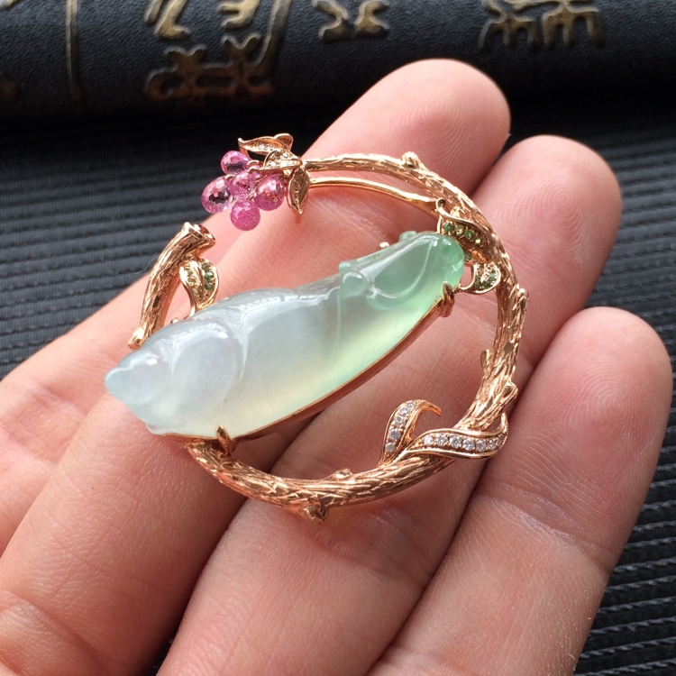 (超值推荐)糯冰种晴水镶玫瑰金钻石海螺胸坠