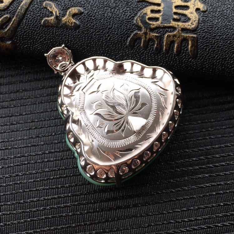 (超值推荐)糯冰种镶白金钻石玉佛胸坠
