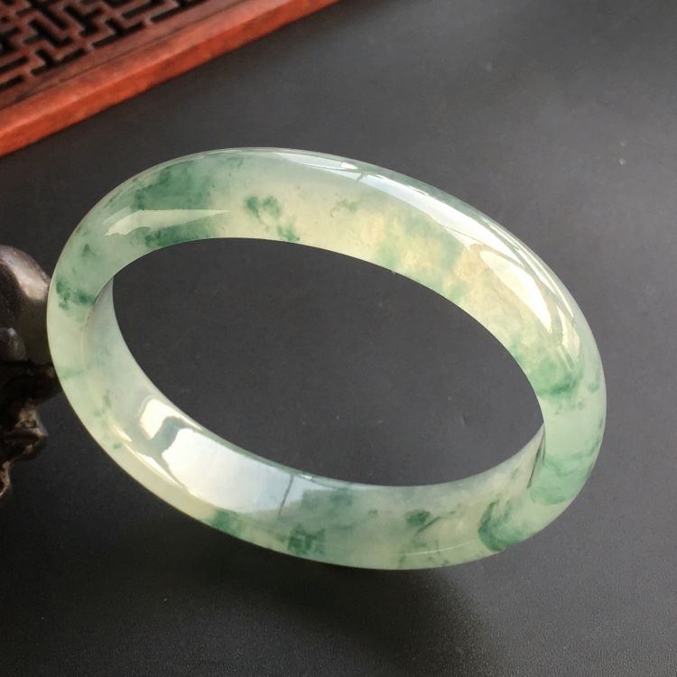 (超值推荐)冰种飘花贵妃镯(55.7mm-49.2mm)
