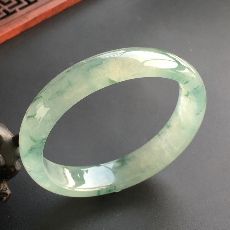 (超值推荐)冰种飘花贵妃镯(55.7mm-49.2mm)