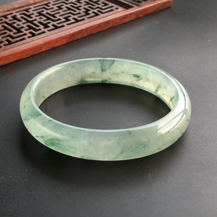 (超值推荐)冰种飘花贵妃镯(55.7mm-49.2mm)