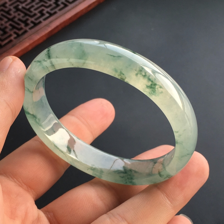 (超值推荐)冰种飘花贵妃镯(55.7mm-49.2mm)