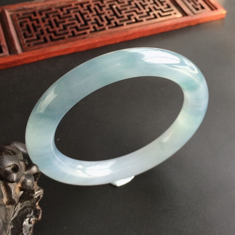 (超值推荐)糯冰种晴水飘花圆条手镯(57mm)