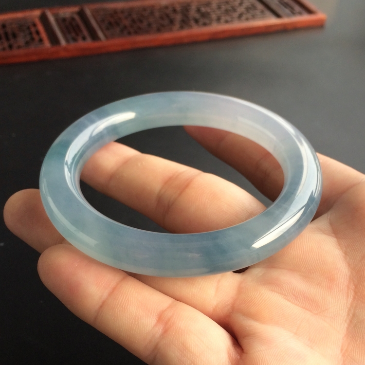 (超值推荐)糯冰种晴水飘花圆条手镯(57mm)